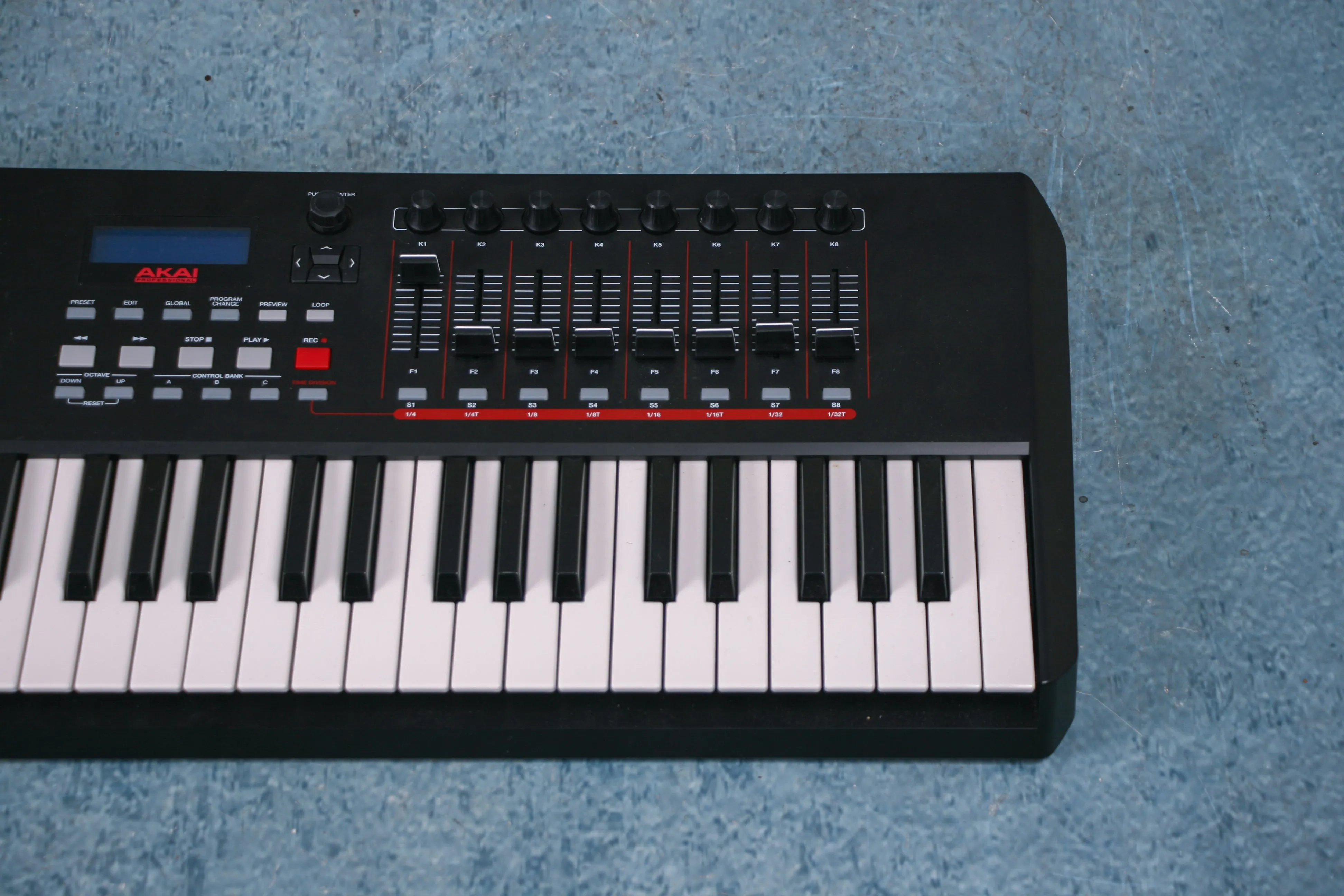 Akai MPK261 61 Key USB MIDI Keyboard Controller - Preowned