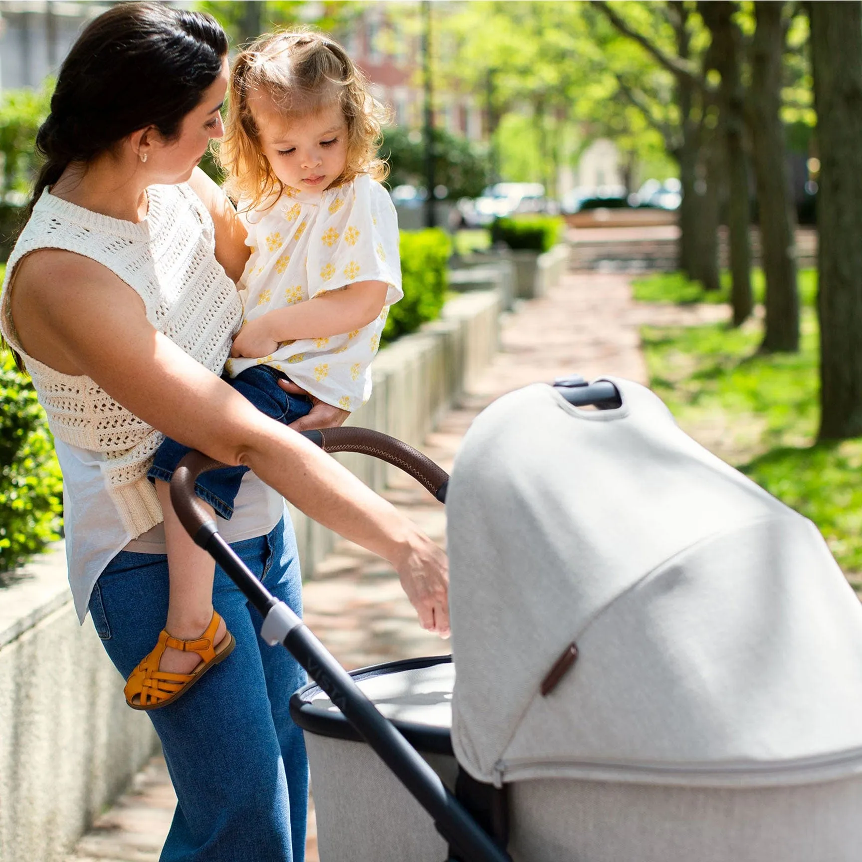 Uppababy Vista V2 Cybex Aton B2 & Base Travel System in Anthony